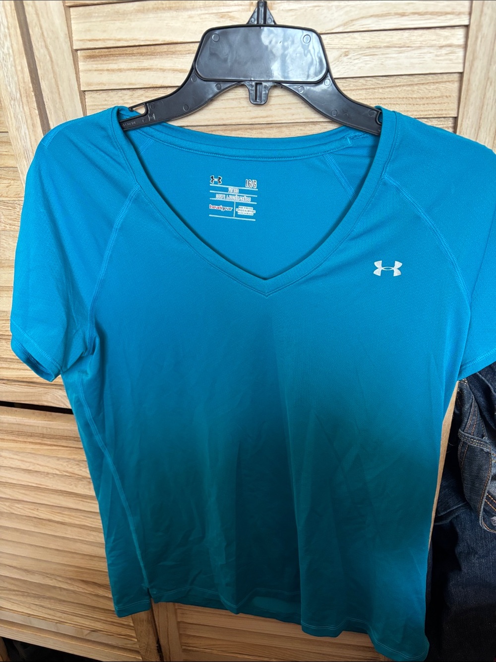 Under Armour Women's V-Neck Performance Tee - Large